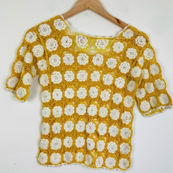 Vintage yellow and white floral crochet open weave short sleeve pullover top. S - Picture 5 of 6
